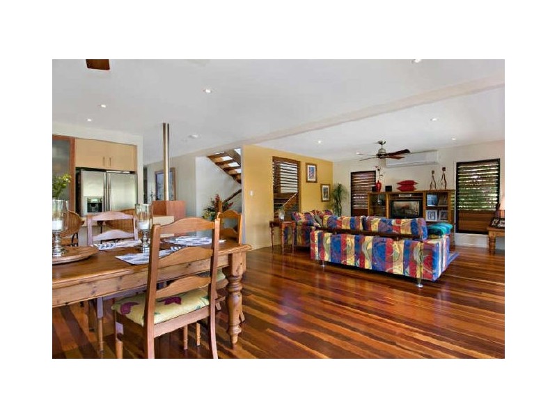 25 Moonbeam Crescent, Castaways Beach QLD 4567