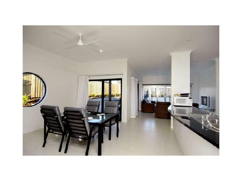 18 Maddens Crescent, Peregian Springs QLD 4573