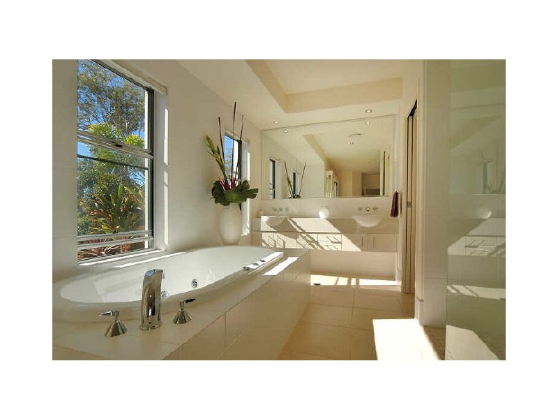 105 The Avenue, Peregian Springs QLD 4573