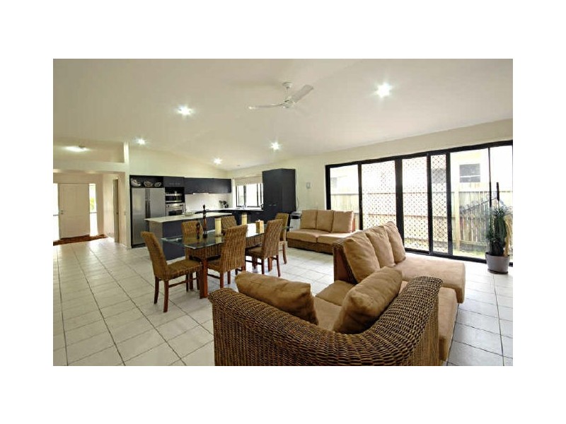 21 Lakeside Drive, Peregian Springs QLD 4573