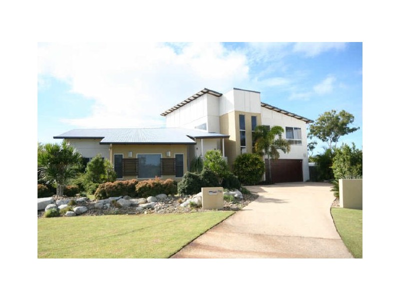 39 The Avenue, Peregian Springs QLD 4573