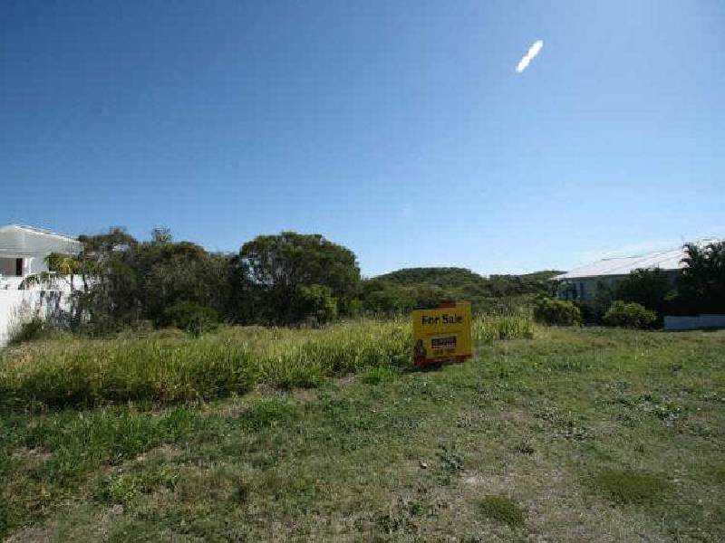 4 Antipodes Close, Castaways Beach QLD 4567