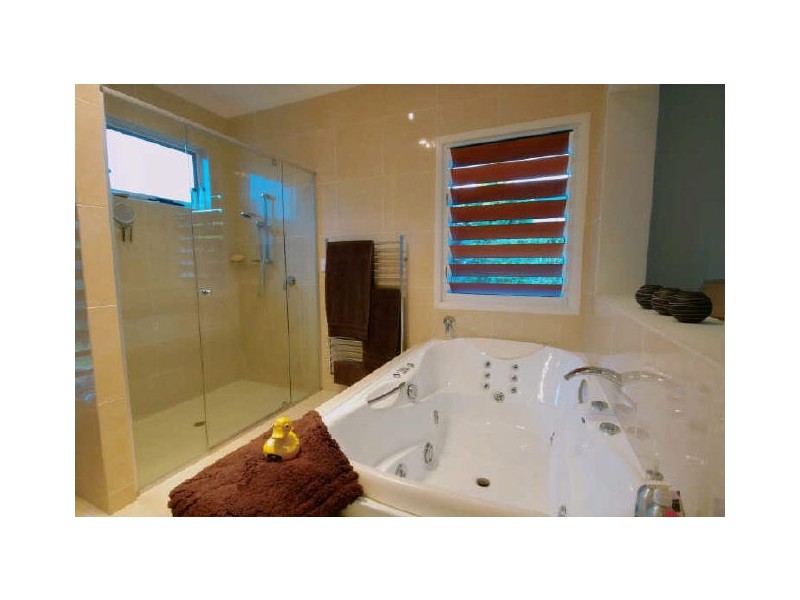 27 Lakeside Drive, Peregian Springs QLD 4573