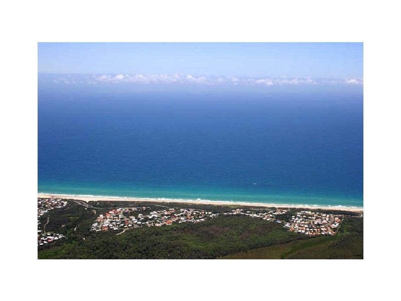 8 Wavecrest Drive, Castaways Beach QLD 4567