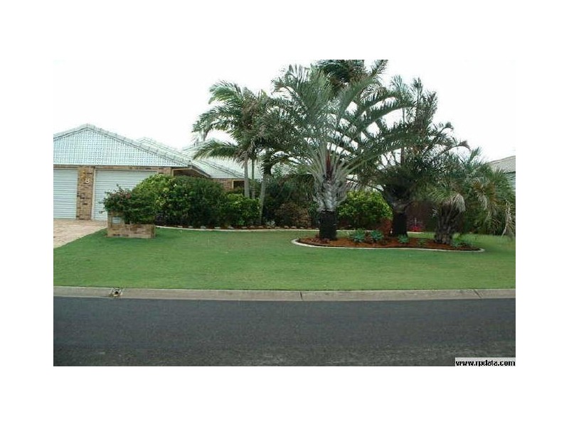 8 Wavecrest Drive, Castaways Beach QLD 4567