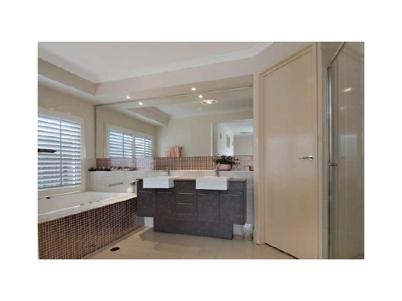 6 Shoal Court, Peregian Springs QLD 4573