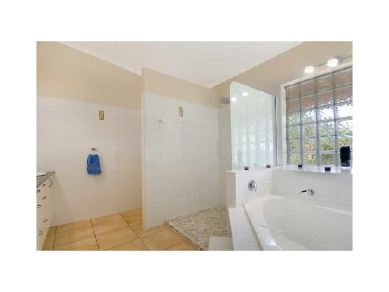 5 Lakeside Drive, Peregian Beach QLD 4573