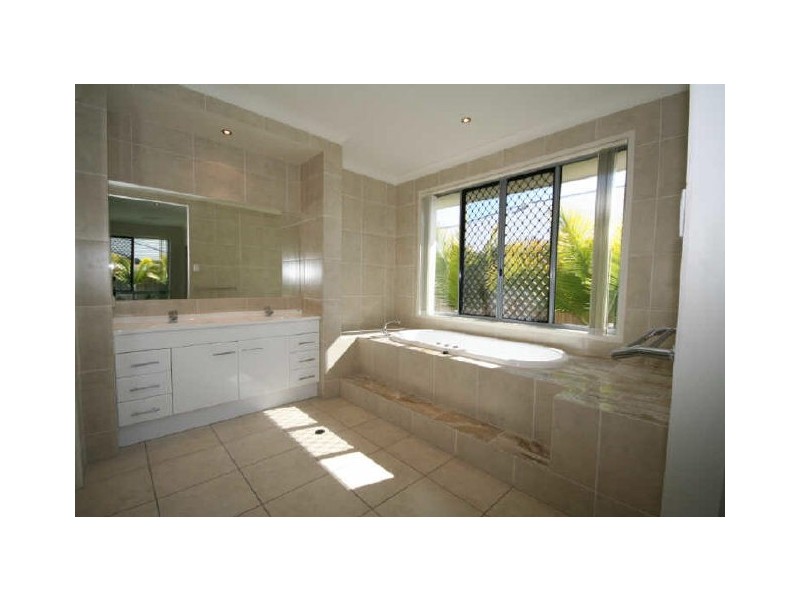 8 Inverness Place, Peregian Springs QLD 4573