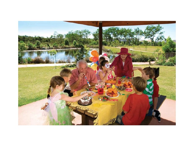 18 Maidstone Crescent, Peregian Springs QLD 4573