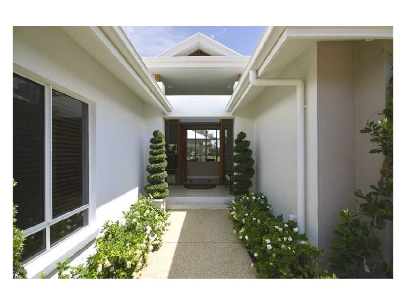 37 Lakeside Drive, Peregian Springs QLD 4573