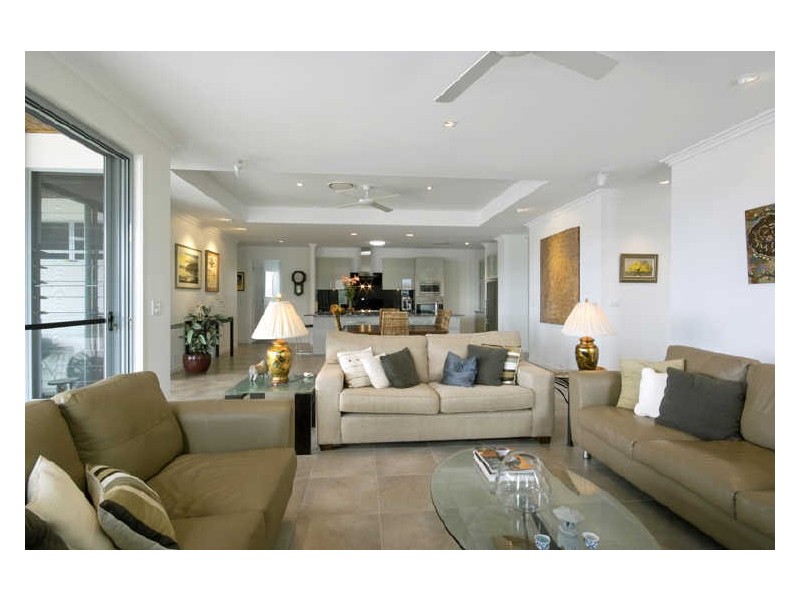 13 Maidstone Crescent, Peregian Springs QLD 4573