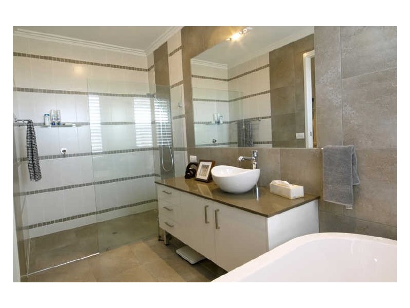 13 Maidstone Crescent, Peregian Springs QLD 4573