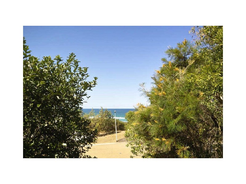 10 Crusoe Court, Castaways Beach QLD 4567