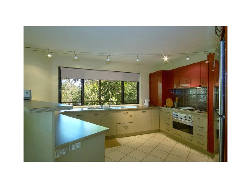 10 Crusoe Court, Castaways Beach QLD 4567
