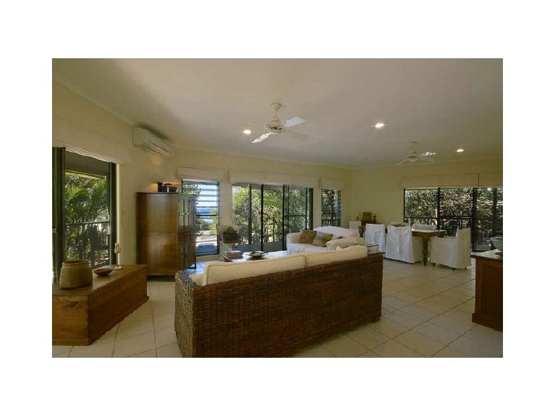 10 Crusoe Court, Castaways Beach QLD 4567