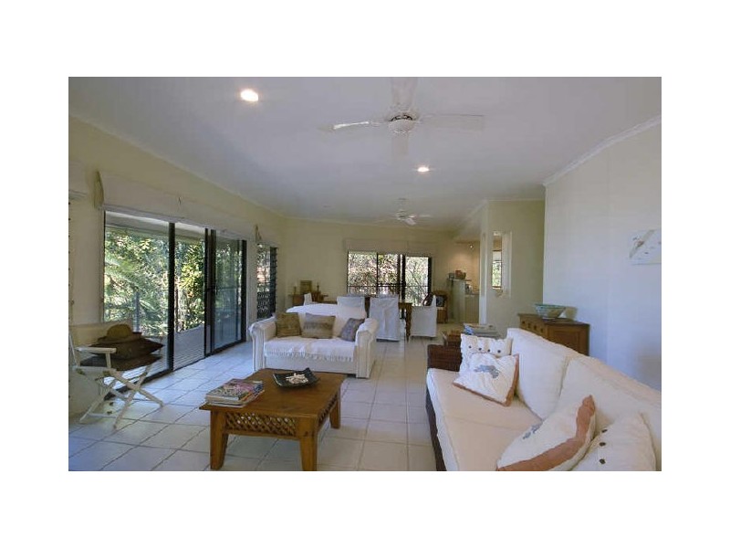 10 Crusoe Court, Castaways Beach QLD 4567