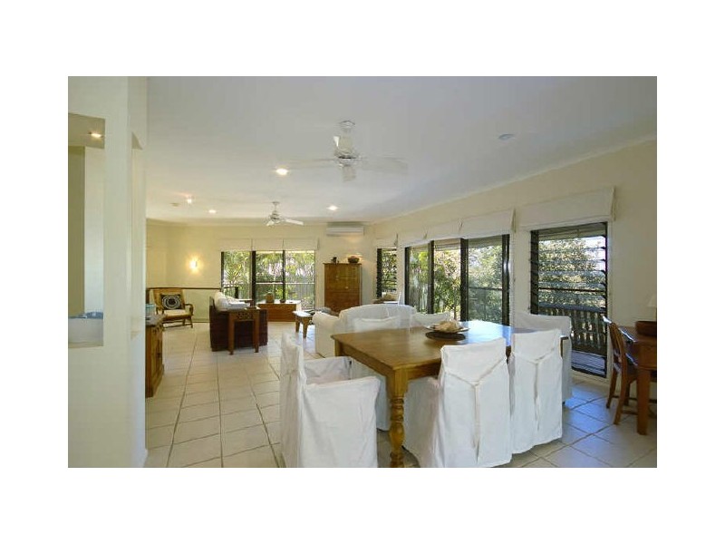 10 Crusoe Court, Castaways Beach QLD 4567