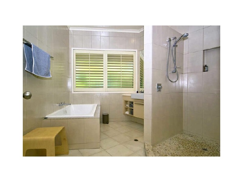 10 Crusoe Court, Castaways Beach QLD 4567