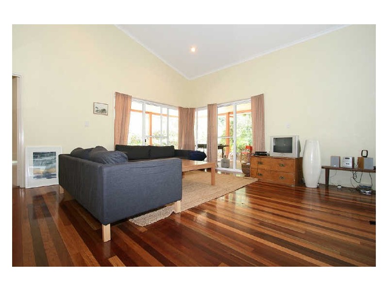 9 Flagship Court, Castaways Beach QLD 4567