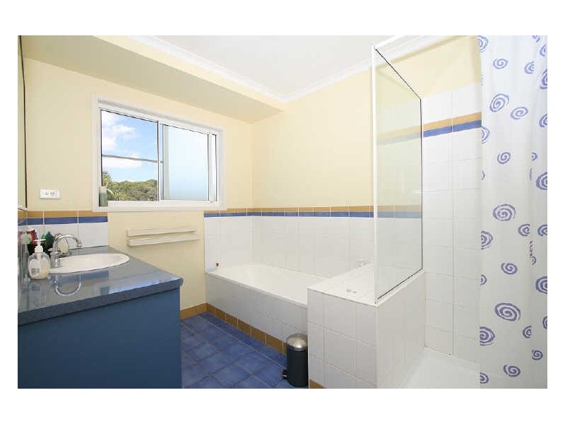 9 Flagship Court, Castaways Beach QLD 4567