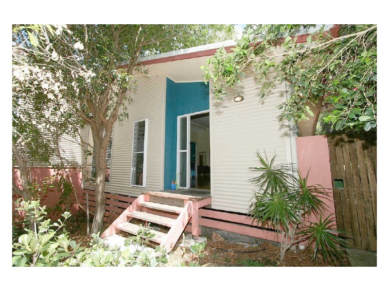 9 Flagship Court, Castaways Beach QLD 4567