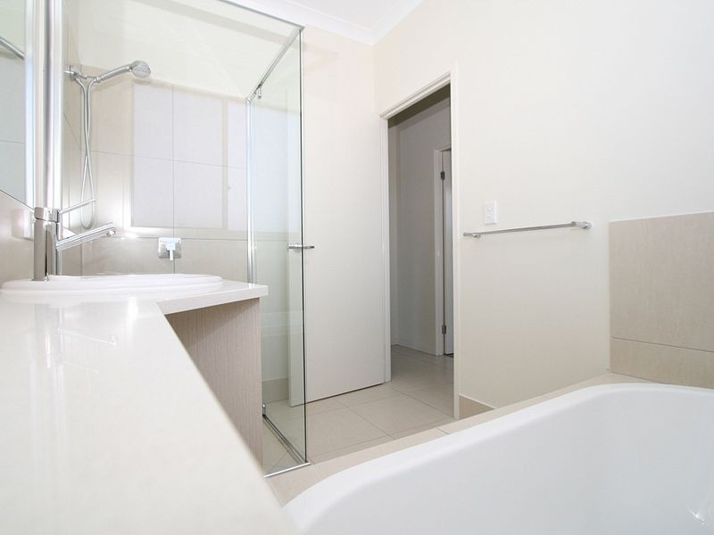 10 Doral Drive, Peregian Springs QLD 4573