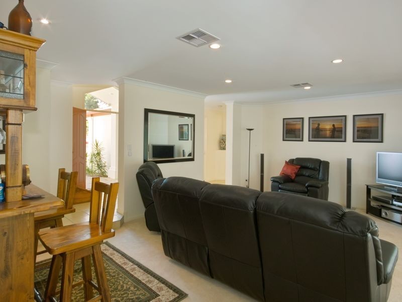 18 Longwood Drive, Peregian Springs QLD 4573