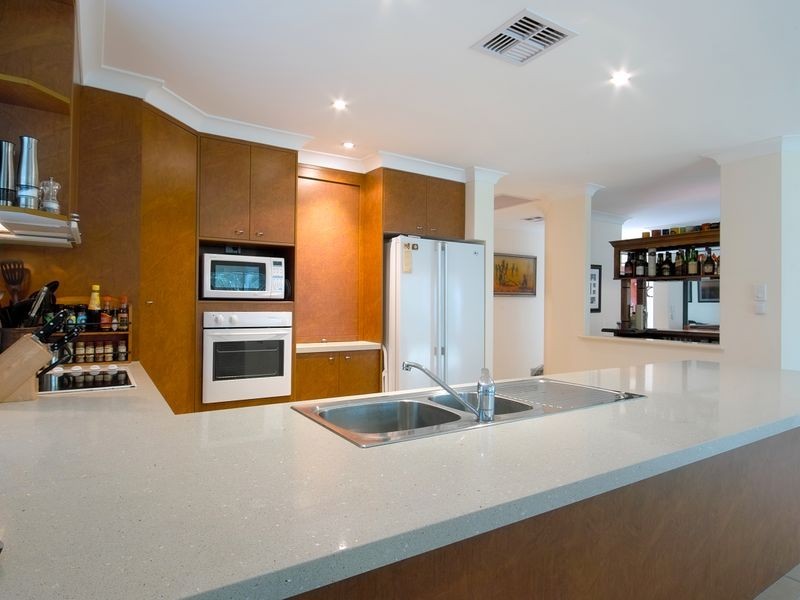 18 Longwood Drive, Peregian Springs QLD 4573