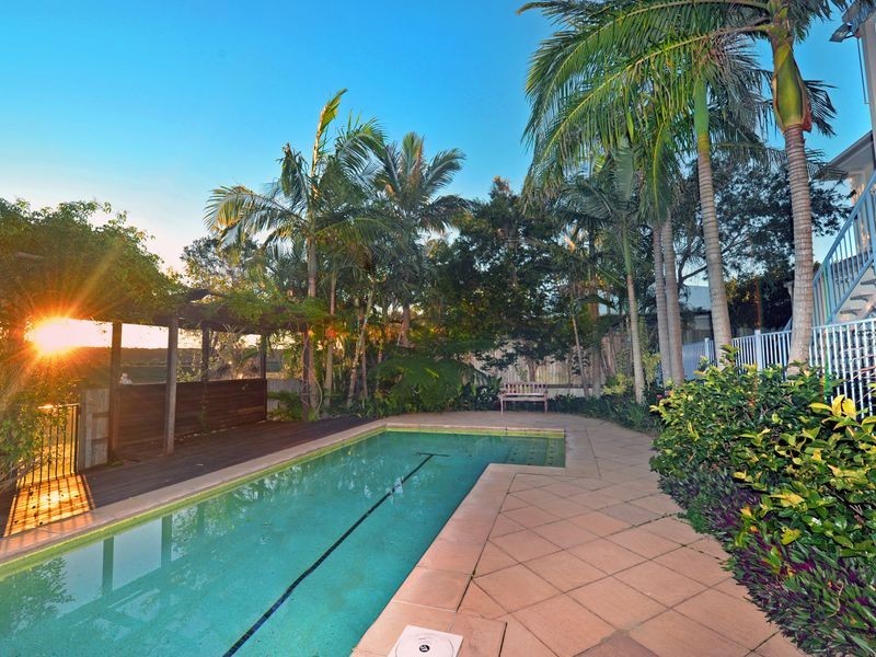 13 Moonbeam Crescent, Castaways Beach QLD 4567