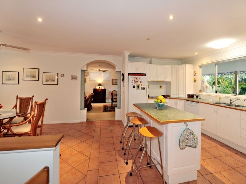 13 Moonbeam Crescent, Castaways Beach QLD 4567