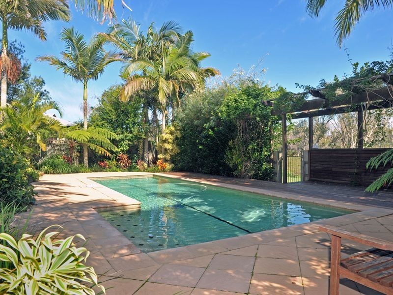 13 Moonbeam Crescent, Castaways Beach QLD 4567