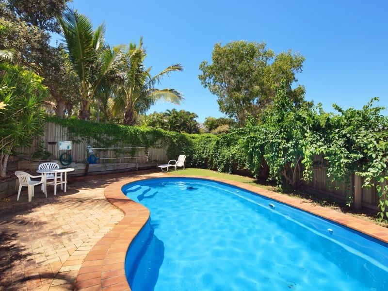 3 Daybreak Court, Castaways Beach QLD 4567