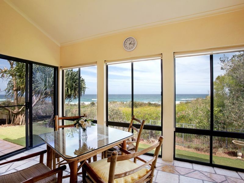 6 Tropicana Rise, Castaways Beach QLD 4567