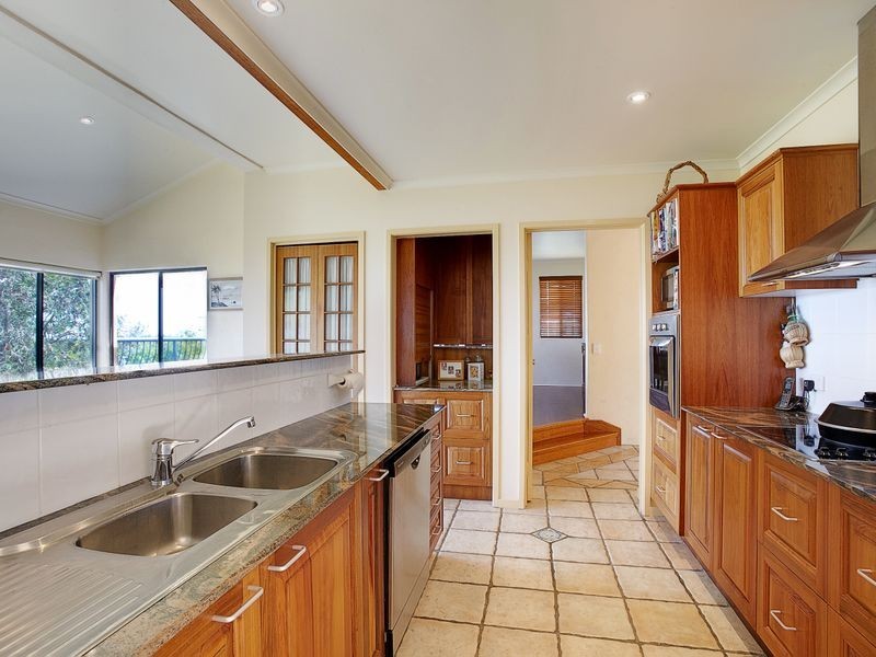 6 Tropicana Rise, Castaways Beach QLD 4567