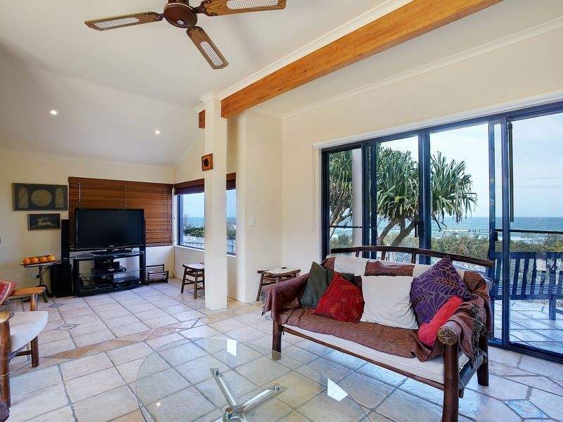 6 Tropicana Rise, Castaways Beach QLD 4567