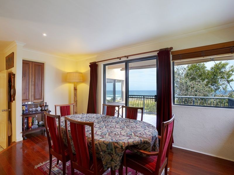 6 Tropicana Rise, Castaways Beach QLD 4567