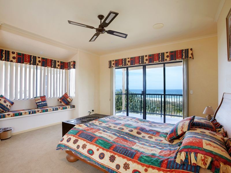 6 Tropicana Rise, Castaways Beach QLD 4567