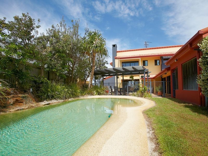 6 Tropicana Rise, Castaways Beach QLD 4567