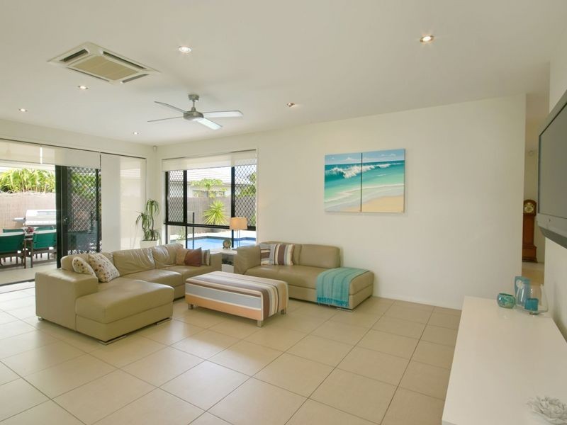 136 The Avenue, Peregian Springs QLD 4573