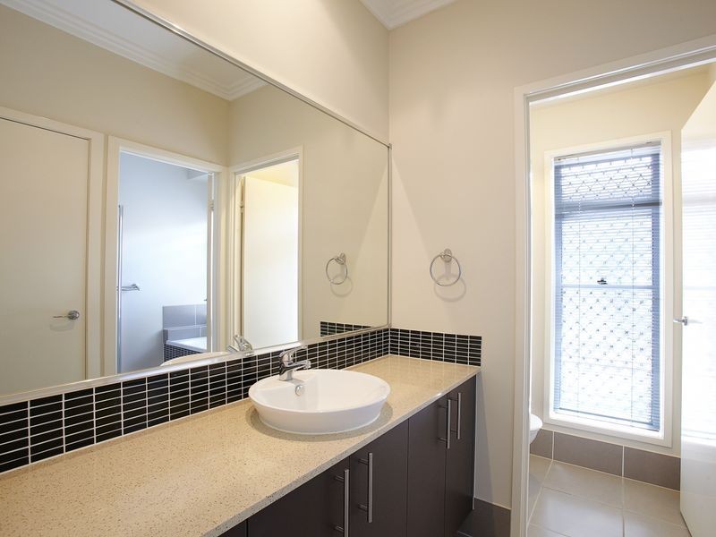 8 Selkirk Way, Peregian Springs QLD 4573