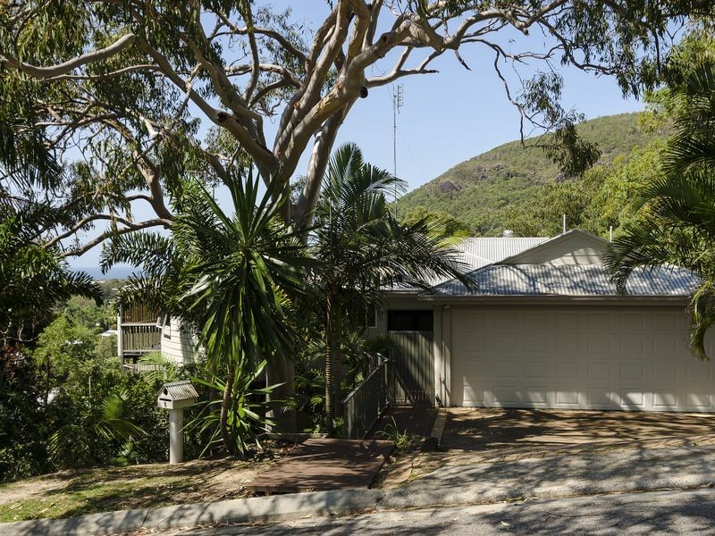 5 Crystal Pacific Court, Mount Coolum QLD 4573