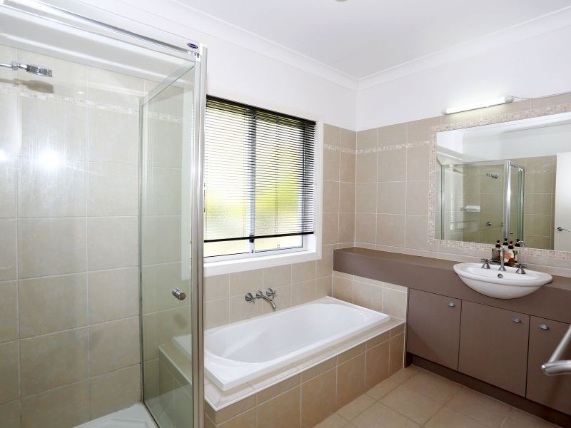 33 Highgrove Circuit, Peregian Springs QLD 4573