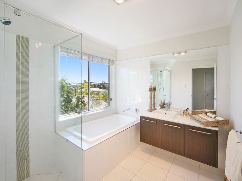 6 Pennant Court, Peregian Springs QLD 4573