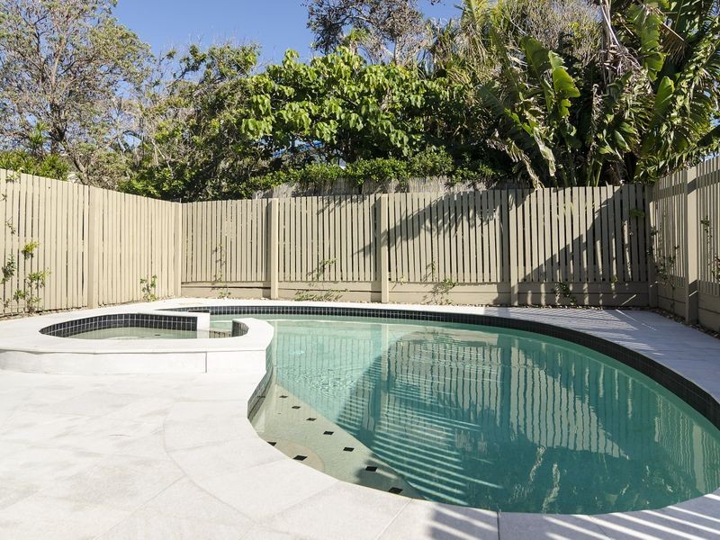 2/70 Peregian Esplanade, Peregian Beach QLD 4573