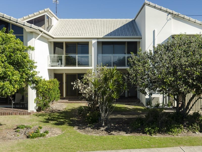 2/70 Peregian Esplanade, Peregian Beach QLD 4573