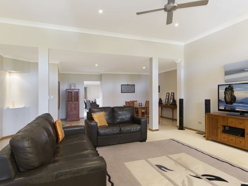 14 Crestview Drive, Peregian Springs QLD 4573