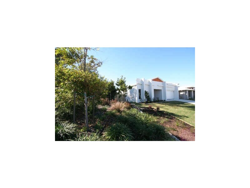 33 Maddens Cres, Peregian Springs QLD 4573