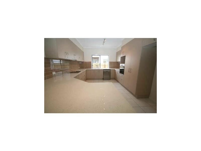 33 Maddens Cres, Peregian Springs QLD 4573