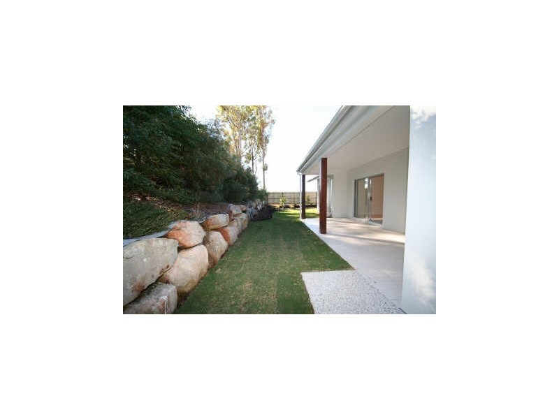 33 Maddens Cres, Peregian Springs QLD 4573