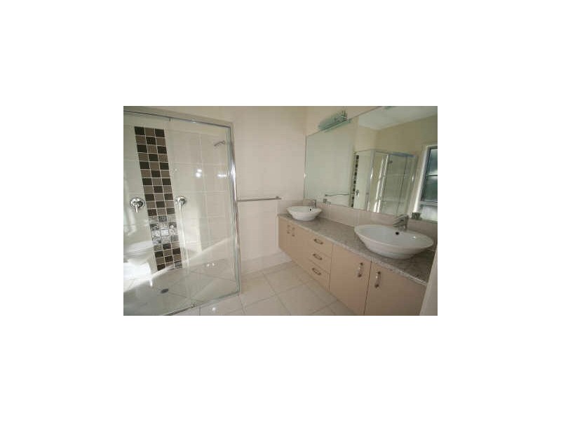 33 Maddens Cres, Peregian Springs QLD 4573